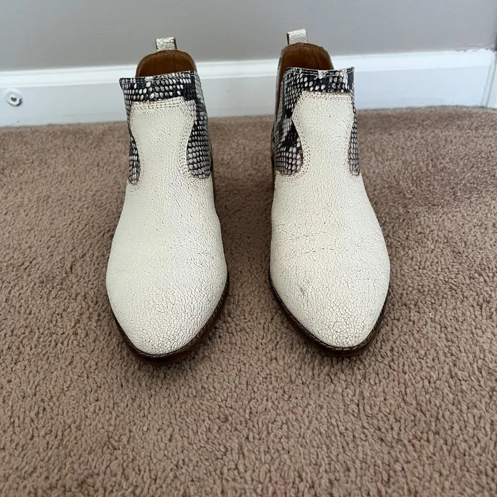 Lucky Brand Leymon Milk Weathered White Snakeskin Boots Size 9